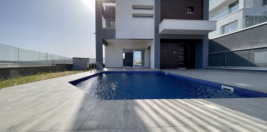 3 bedrooms Villa in Parekklisia, Limassol,  No. 48289