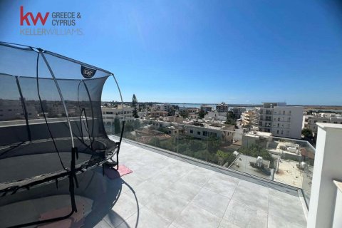 3 bedrooms Apartment in Larnaca, Larnaka,  No. 51995