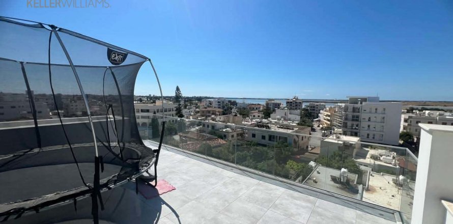 3 bedrooms Apartment in Larnaca, Larnaka,  No. 51995