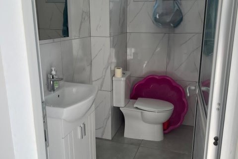 3 bedrooms Apartment in Larnaca, Larnaka,  No. 51995 11