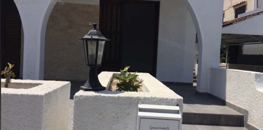 3 bedrooms Townhouse in Larnaca, Larnaka,  No. 51303