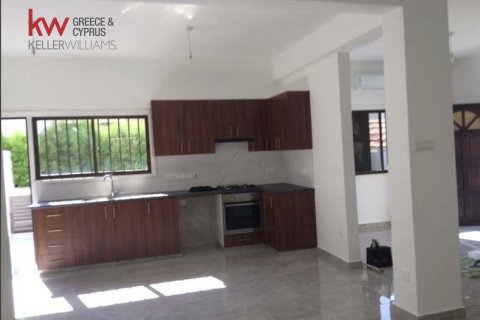 3 bedrooms Townhouse in Larnaca, Larnaka,  No. 51303 3