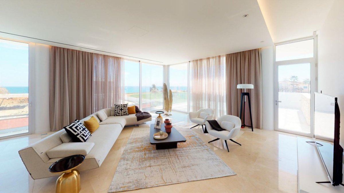 4 bedrooms Villa in Larnaca, Larnaka, Cyprus No. 38641