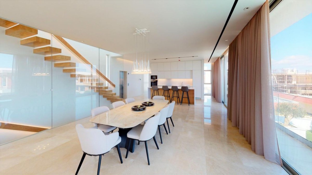 4 bedrooms Villa in Larnaca, Larnaka, Cyprus No. 38641