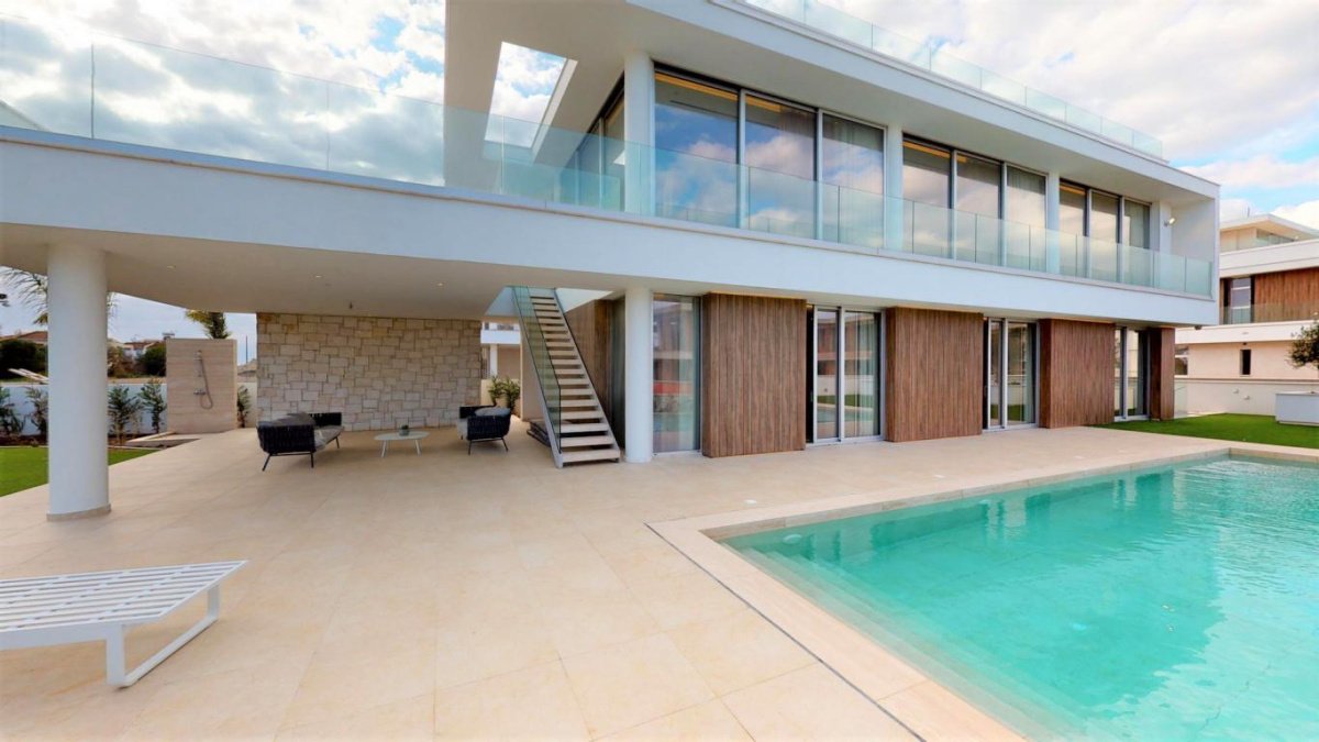 4 bedrooms Villa in Larnaca, Larnaka, Cyprus No. 38641