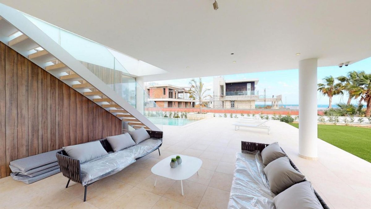 4 bedrooms Villa in Larnaca, Larnaka, Cyprus No. 38641