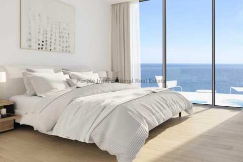 4 bedrooms Apartment in Limassol,  No. 39395