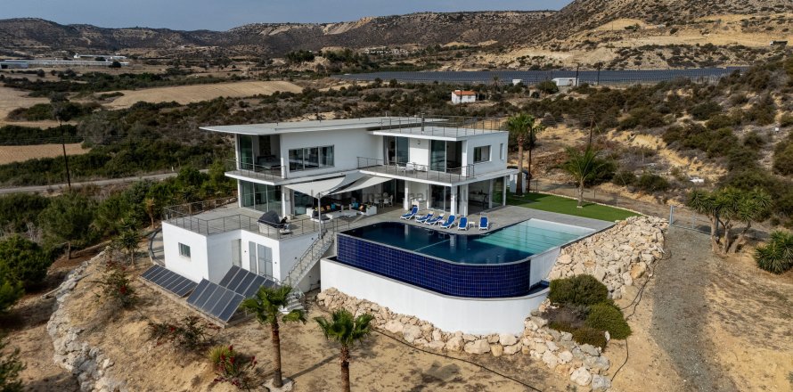 Вилла с 5 спальнями в Марони, Ларнака, № 39234