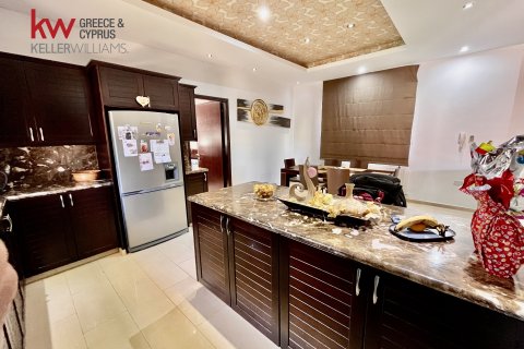 5 bedrooms Townhouse in Larnaka,  No. 40214 3