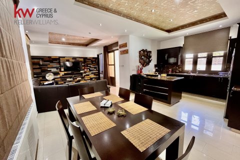 5 bedrooms Townhouse in Larnaka,  No. 40214