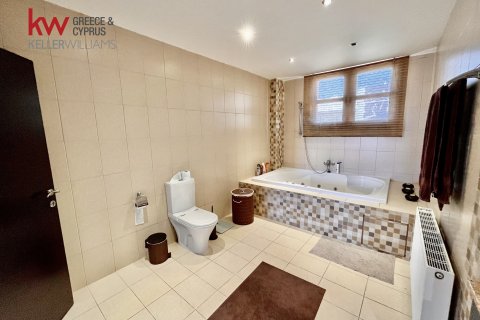 5 bedrooms Townhouse in Larnaka,  No. 40214 17