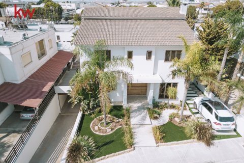 4 bedrooms Townhouse in Larnaka,  No. 40213