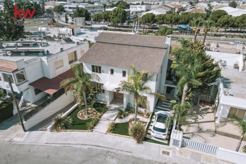 4 bedrooms Townhouse in Larnaka,  No. 40213 25