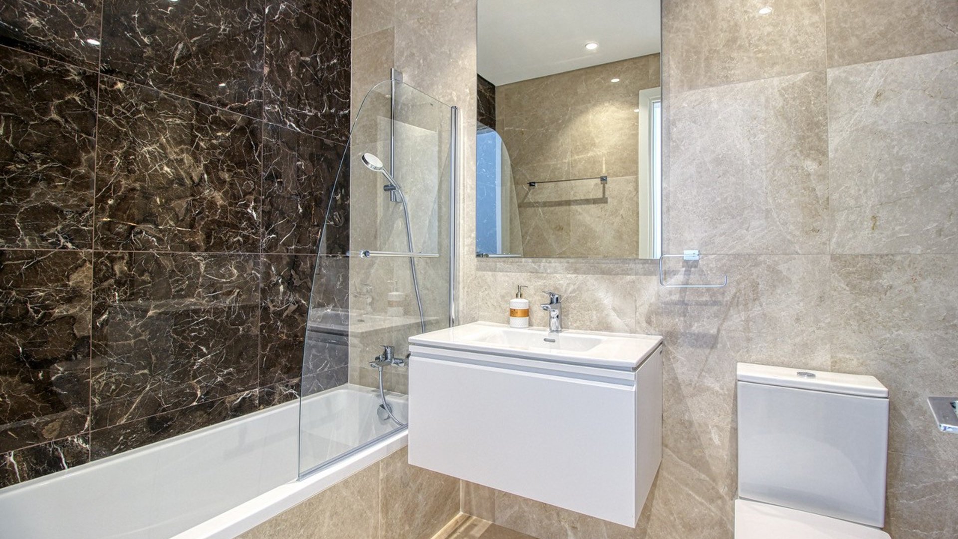 2 bedrooms Apartment in Mesa Geitonia, Limassol, Cyprus No. 29521