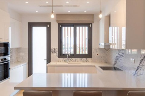 Studio Apartment in Limassol,  No. 38582 3