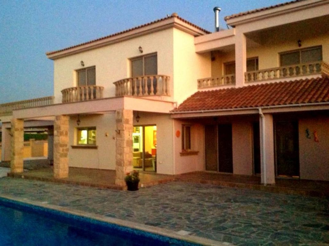 4 bedrooms Villa in Paphos, Cyprus No. 38581