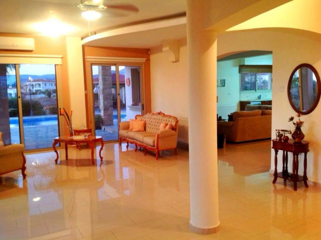 4 bedrooms Villa in Paphos, Cyprus No. 38581
