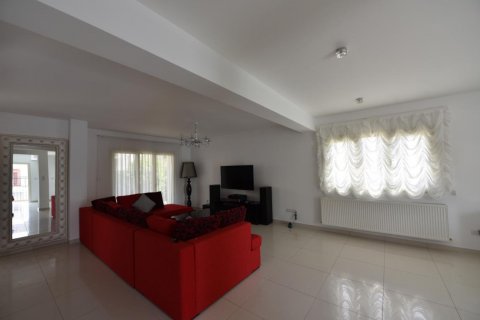 4 bedrooms Villa in Limassol,  No. 38580