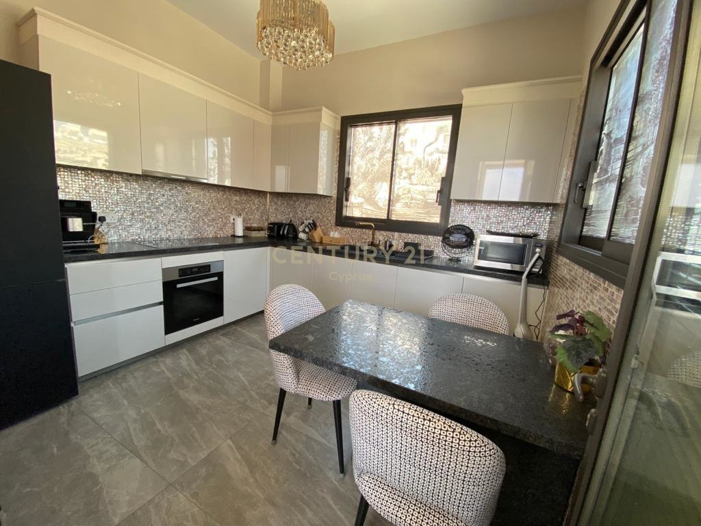 3 bedrooms Apartment in Germasogeia, Limassol, Cyprus No. 55844