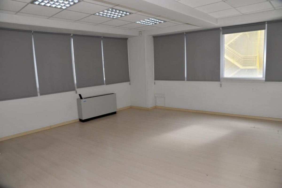 200m2 Commercial property in Nicosia, Cyprus No. 38162