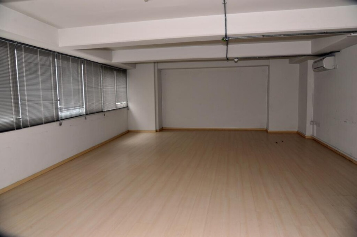 200m2 Commercial property in Nicosia, Cyprus No. 38162