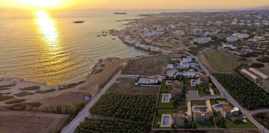 3 bedrooms Villa in Paphos,  No. 38141