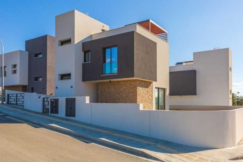 3 bedrooms Villa in Pyrgos, Limassol, No. 46123 8