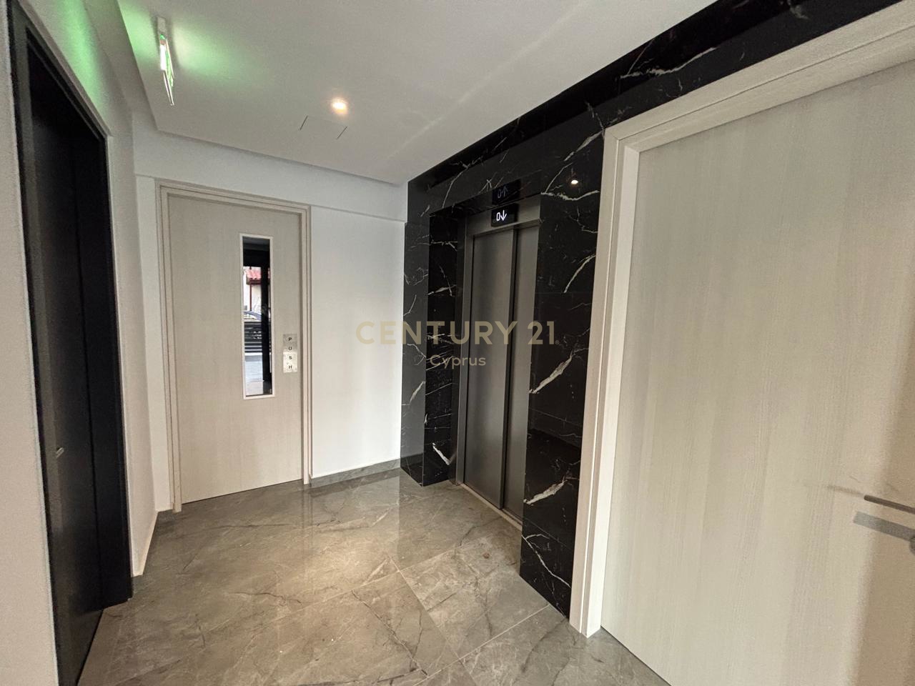 2 bedrooms Penthouse in Agios Ioannis, Limassol, Cyprus No. 55915