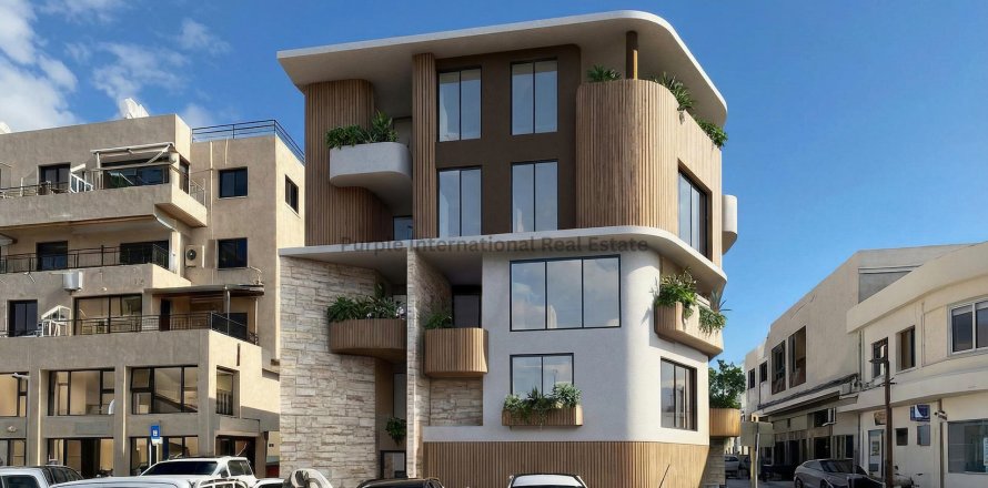 4 bedrooms Apartment in Paphos,  No. 39324