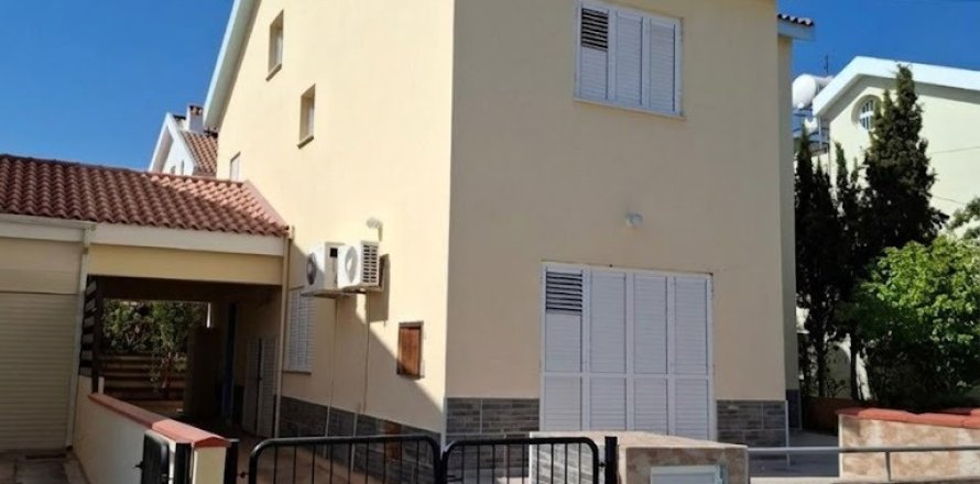 4 bedrooms Townhouse in Lakatamia, Nicosia,  No. 50823