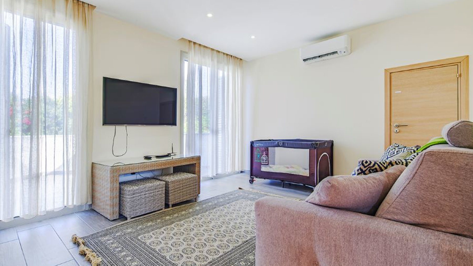 4 bedrooms Villa in Limassol, Cyprus No. 29534