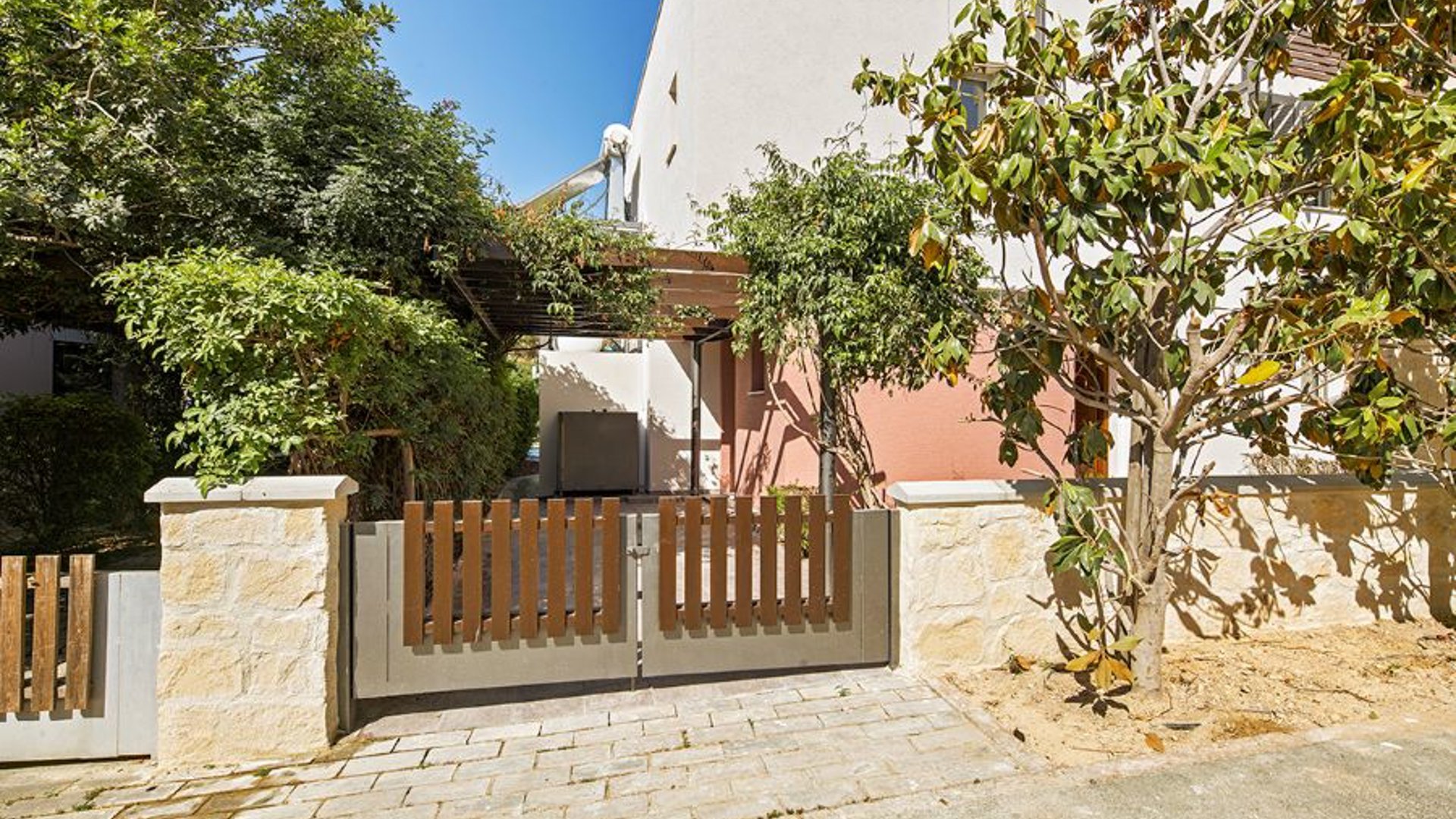 4 bedrooms Villa in Limassol, Cyprus No. 29534