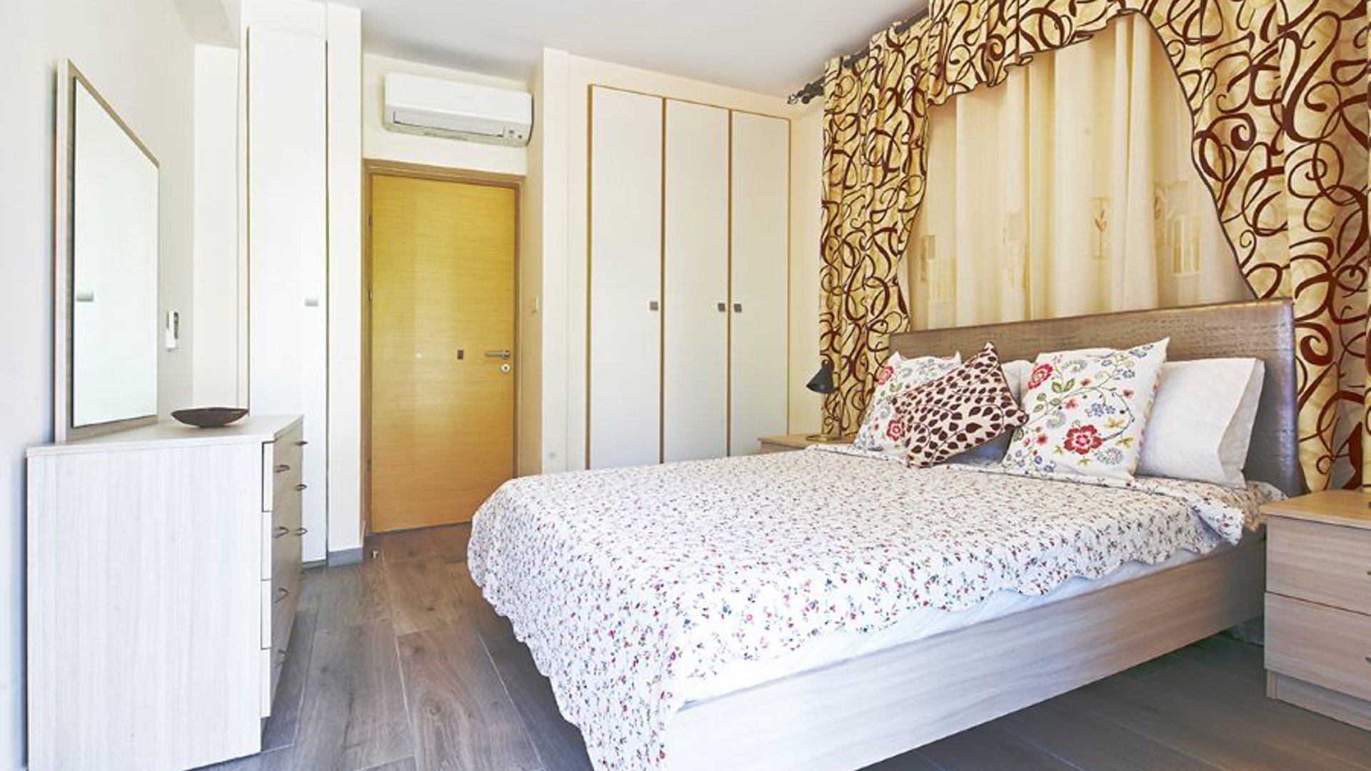 4 bedrooms Villa in Limassol, Cyprus No. 29534
