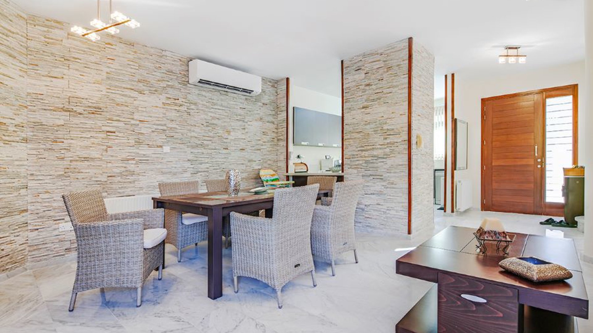 4 bedrooms Villa in Limassol, Cyprus No. 29534
