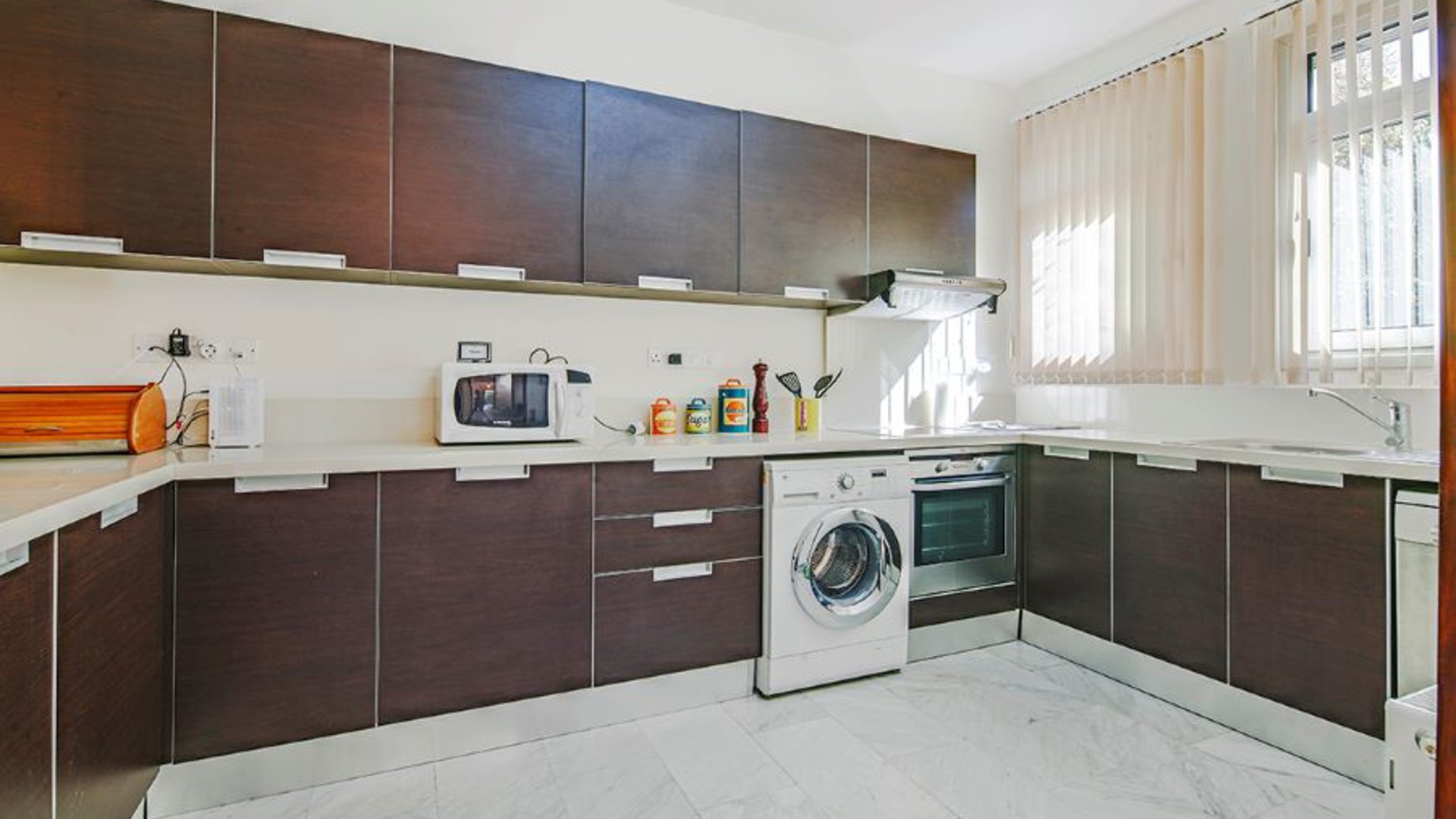 4 bedrooms Villa in Limassol, Cyprus No. 29534