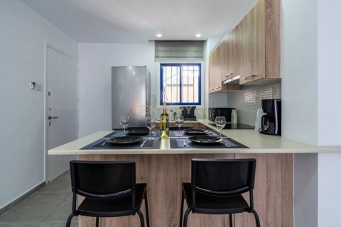 2 bedrooms Apartment in Larnaca, Larnaka,  No. 57227 6