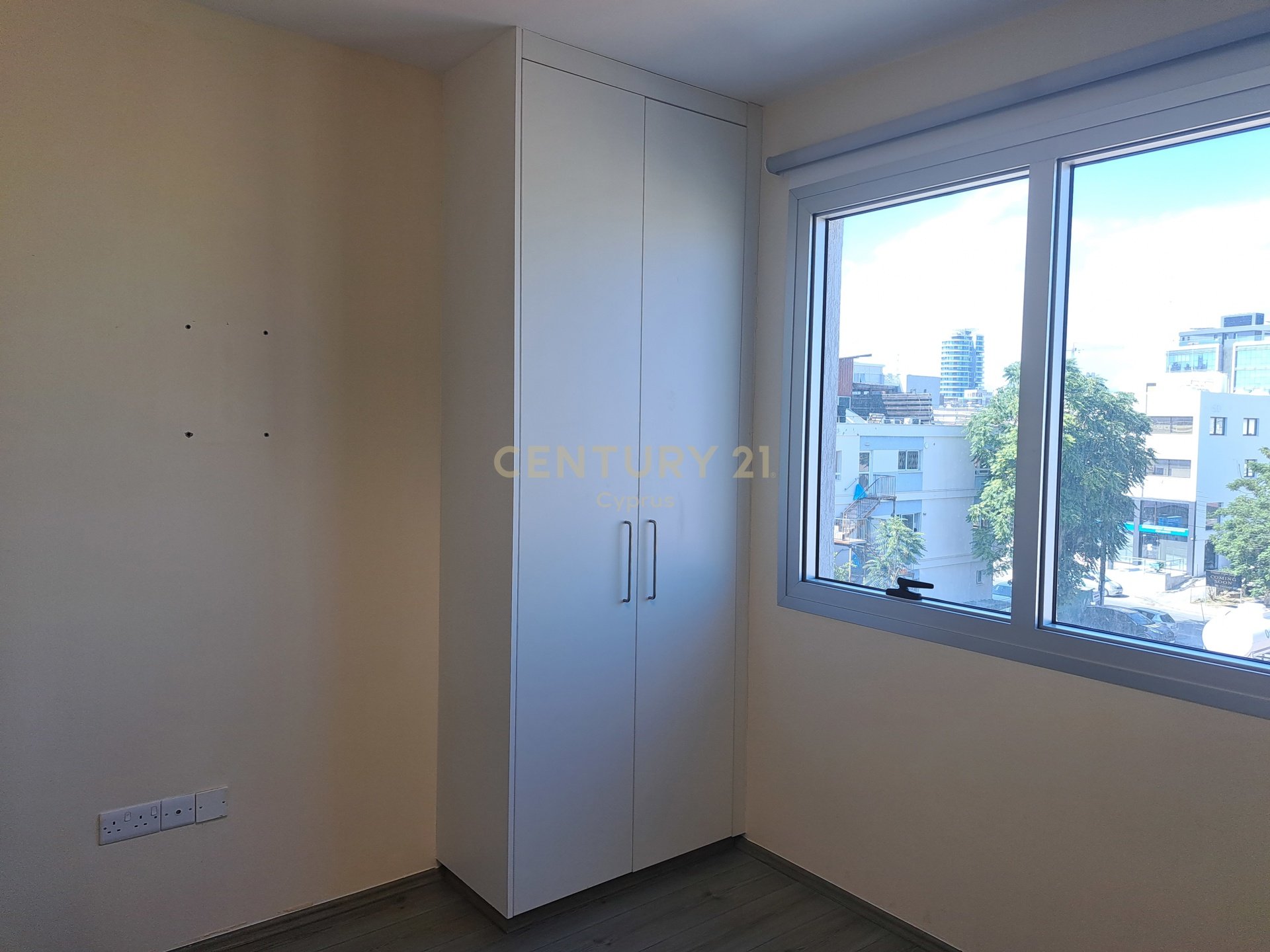 Офис 98м2 в Лимассол, Лимасол, Кипр № 57225