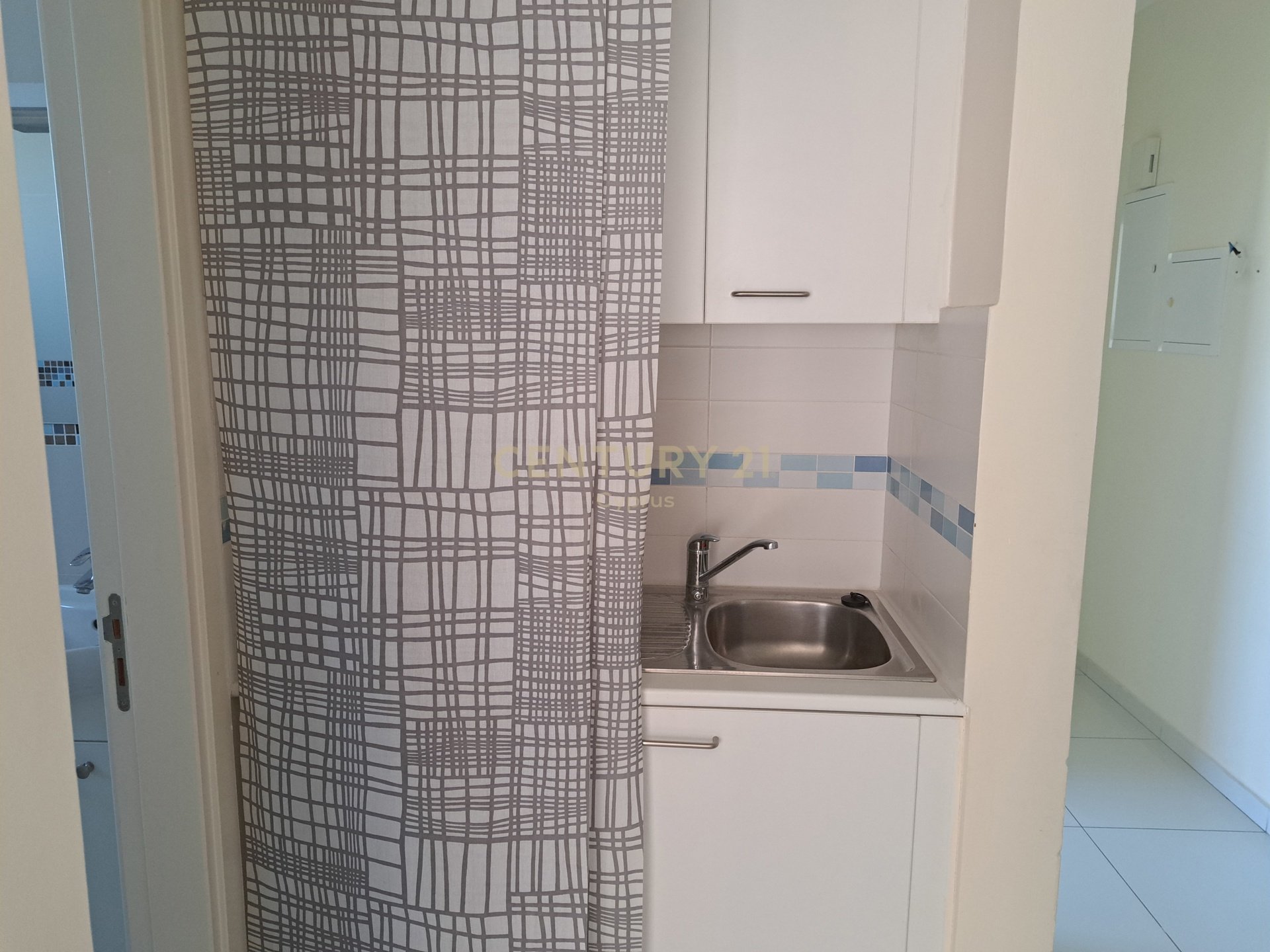 Офис 98м2 в Лимассол, Лимасол, Кипр № 57225