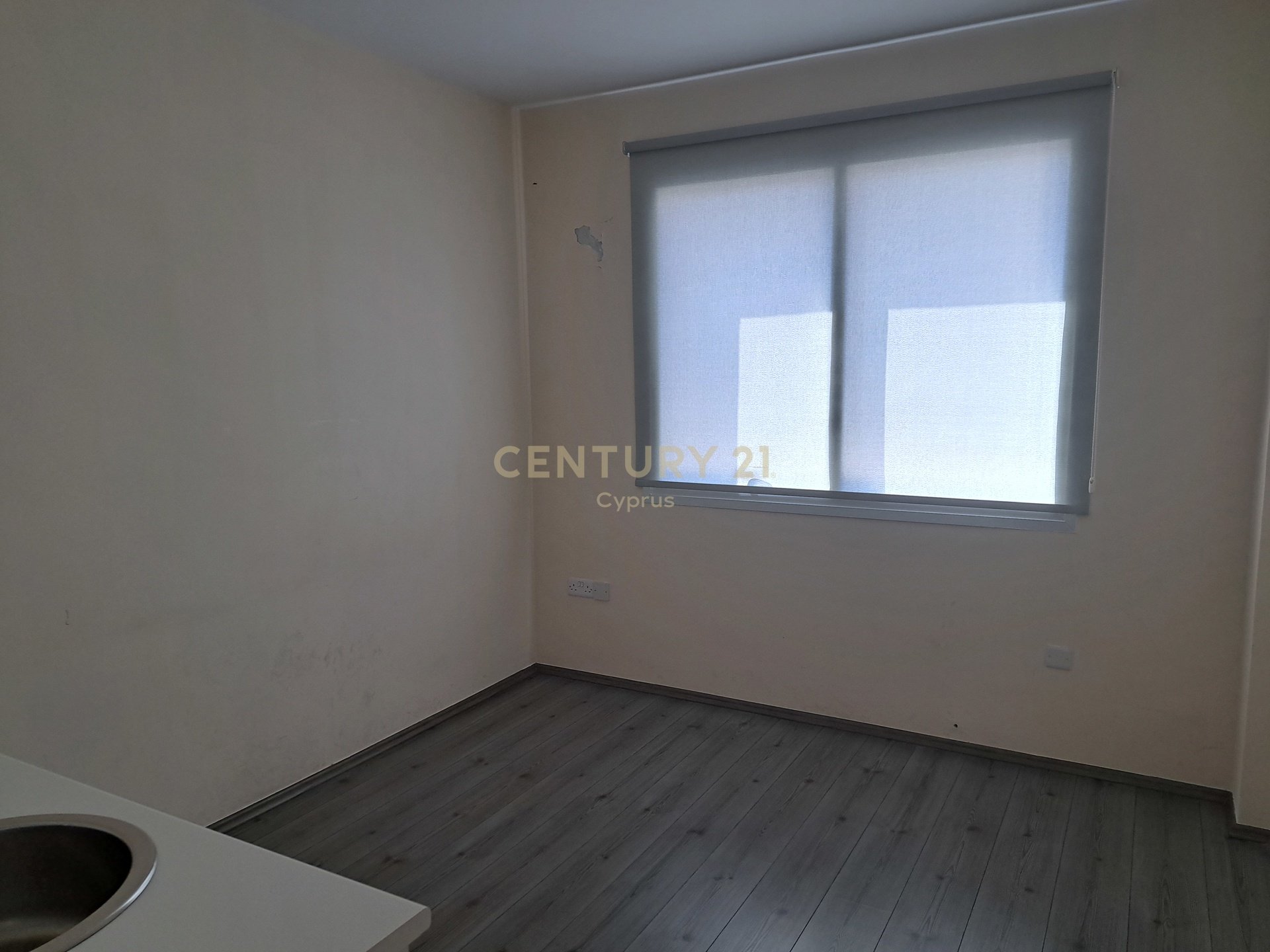 Офис 98м2 в Лимассол, Лимасол, Кипр № 57225