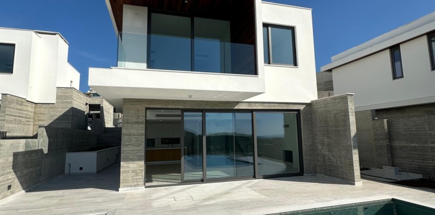 3 bedrooms Villa in Agios Tychonas, Limassol,  No. 51010