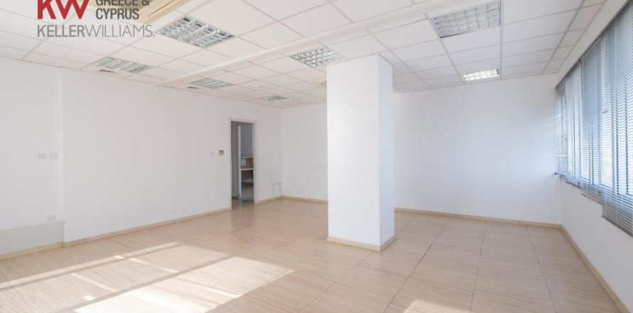 5 rooms Office in Nicosia,  No. 39637