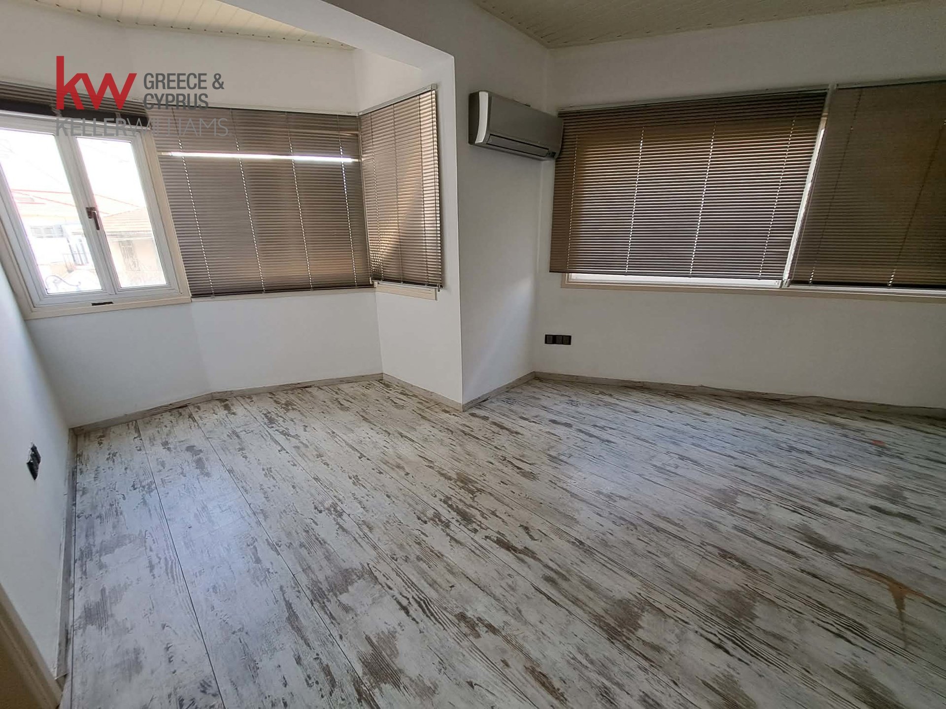 65m2 Oficina en Larnaca, Larnaka, Chipre No. 51591