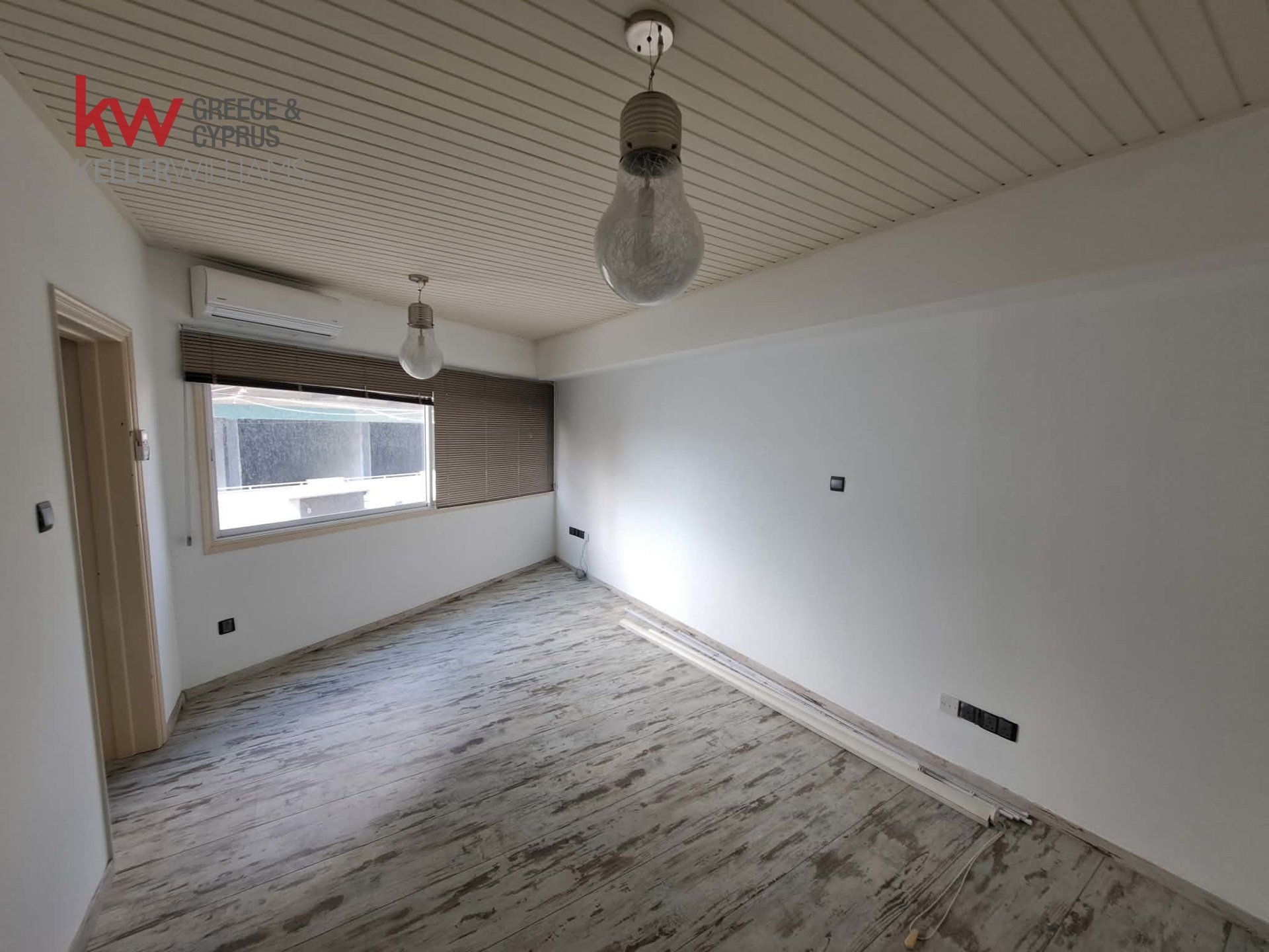 65m2 Oficina en Larnaca, Larnaka, Chipre No. 51591
