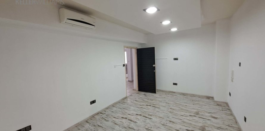 Офис 65м2 в Ларнака,  № 51591