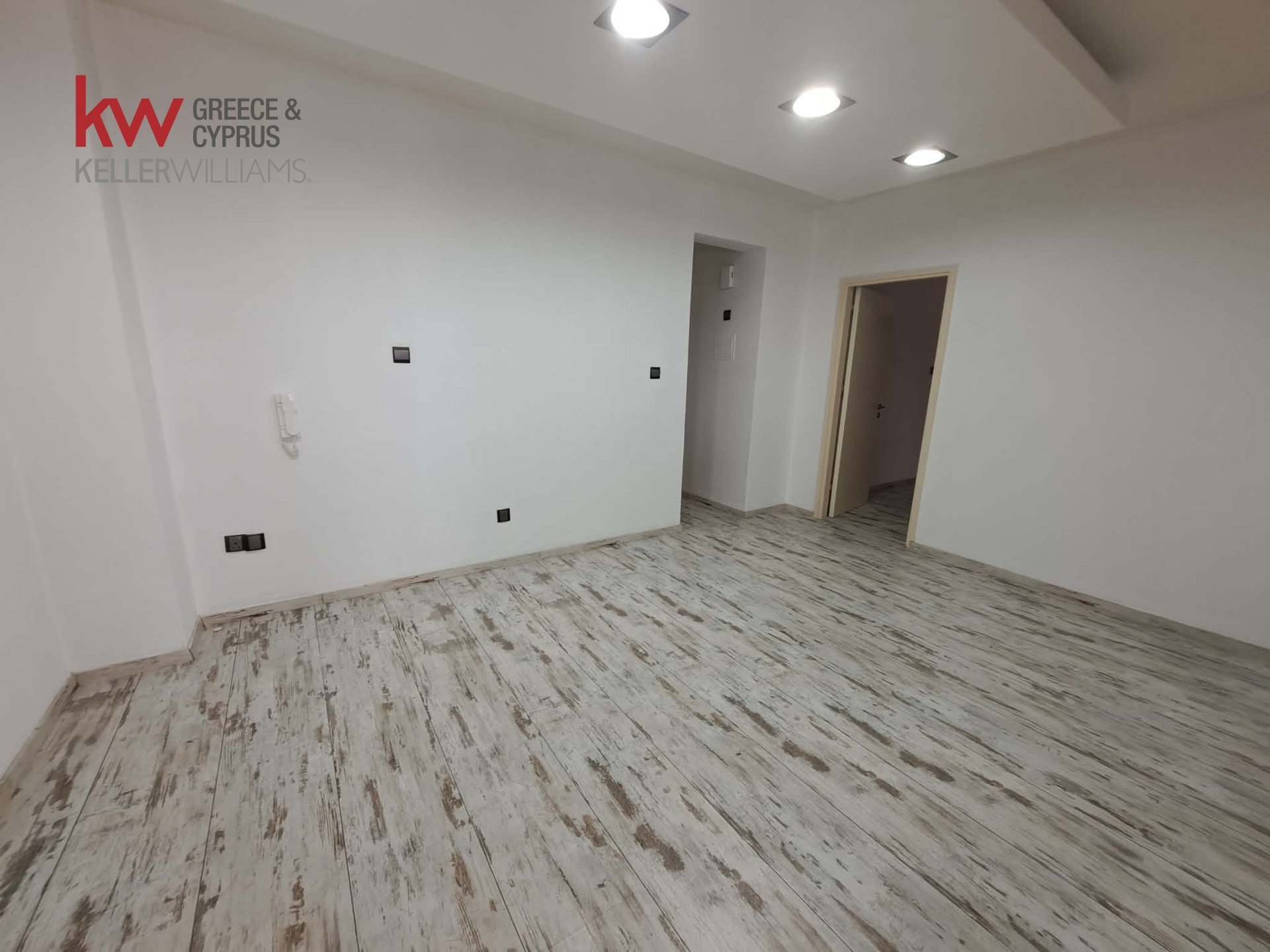 65m2 Oficina en Larnaca, Larnaka, Chipre No. 51591