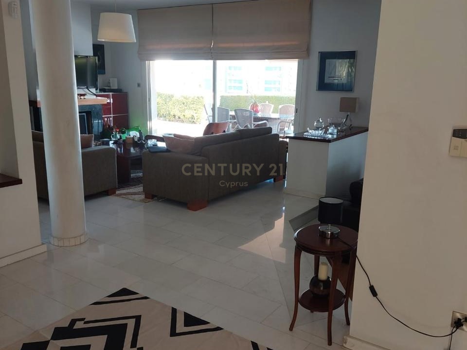 5 bedrooms Villa in Agios Tychonas, Limassol, Cyprus No. 30876