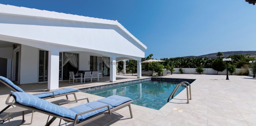 4 dormitorios Villa en Sea Caves, Pegeia, Paphos,  No. 7682