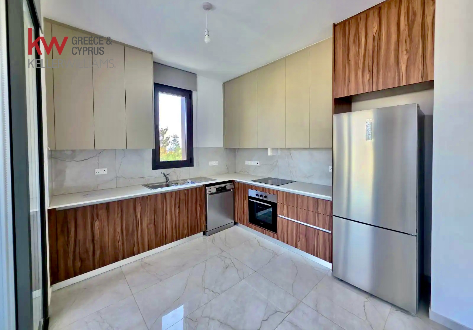 Квартира с 3 спальнями в Ларнака, Кипр № 39956