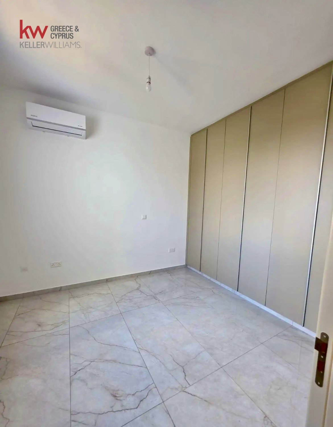 Квартира с 3 спальнями в Ларнака, Кипр № 39956