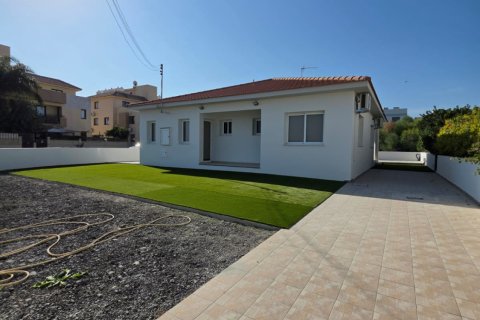 3 bedrooms Bungalow in Pervolia, Larnaka,  No. 39957 3